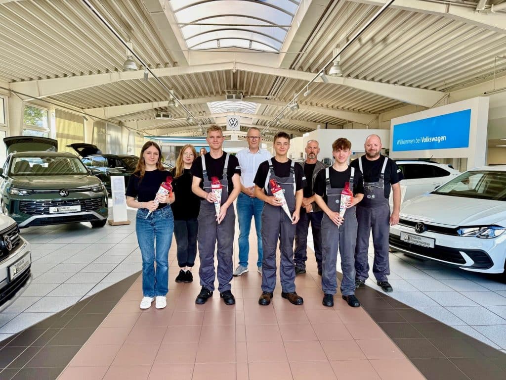 Ausbildungsstart 2025 im Autohaus Eschengrund mit Mitarbeitenden